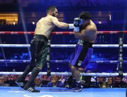 Kemenangan Dramatis: Bivol dan Beterbiev Gabung di Puncak Kelas Berat Ringan