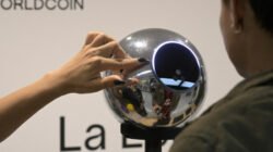 Worldcoin dan World ID: Menukar Iris Mata dengan Masa Depan Digital, atau Ancaman Global?