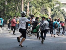 Tawuran di Manggarai: Tukang Parkir Terluka Bacok Akibat Keributan