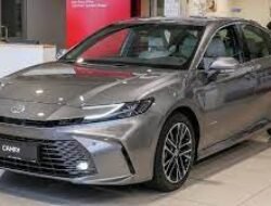 Toyota Camry 2025: Elegan dan Canggih untuk Keluarga