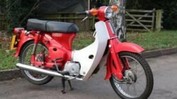 Honda Super Cub 70: Motor Klasik yang Memikat Hati