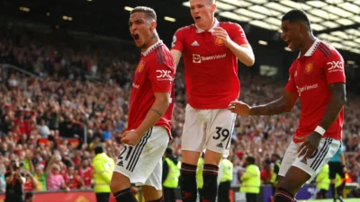 Arsenal Tunjukkan Ketangguhan dengan Kemenangan Dramatis di Old Trafford