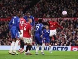 Manchester United Menang 2-0 atas Chelsea, Dua Kartu Merah Warnai Pertandingan