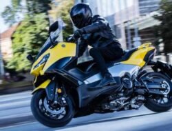 Yamaha TMAX DX: Skuter Mewah dengan Performa Tinggi