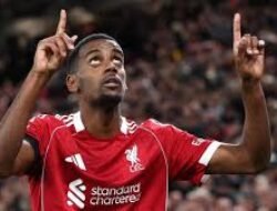 Alexander Isak Masih Kesulitan Mencetak Gol di Liverpool