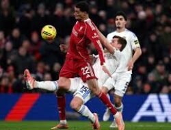 Leeds United Tahan Serangan Liverpool dengan Pertahanan Solid