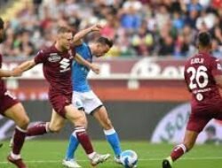 Napoli Tekuk Torino, I Partenopei Kian Menempel Milan di Puncak