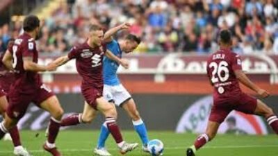 Napoli Tekuk Torino, I Partenopei Kian Menempel Milan di Puncak