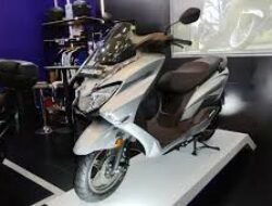 Suzuki Burgman Street 125 EX Usung Konsep Skuter Besar dalam Versi Ringkas