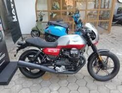 Moto Guzzi V7 Stone Corsa Tampil Sebagai Edisi Sporty Terbaru
